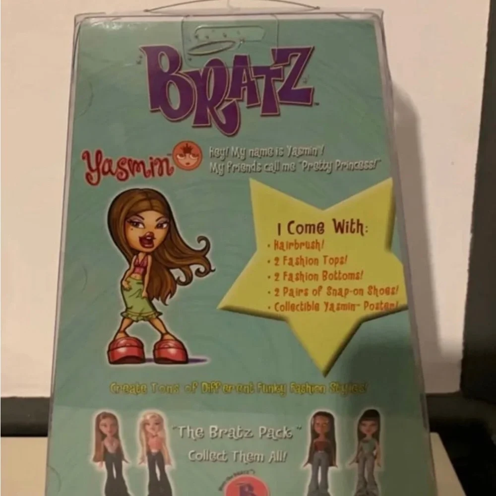Vintage Bratz Flaunt It Yasmin 2002‎ Original RARE OUTFIT With Poster NEW